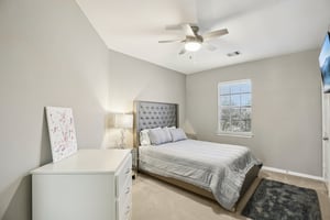 Elverson Oaks Dr-S2402-030.jpg