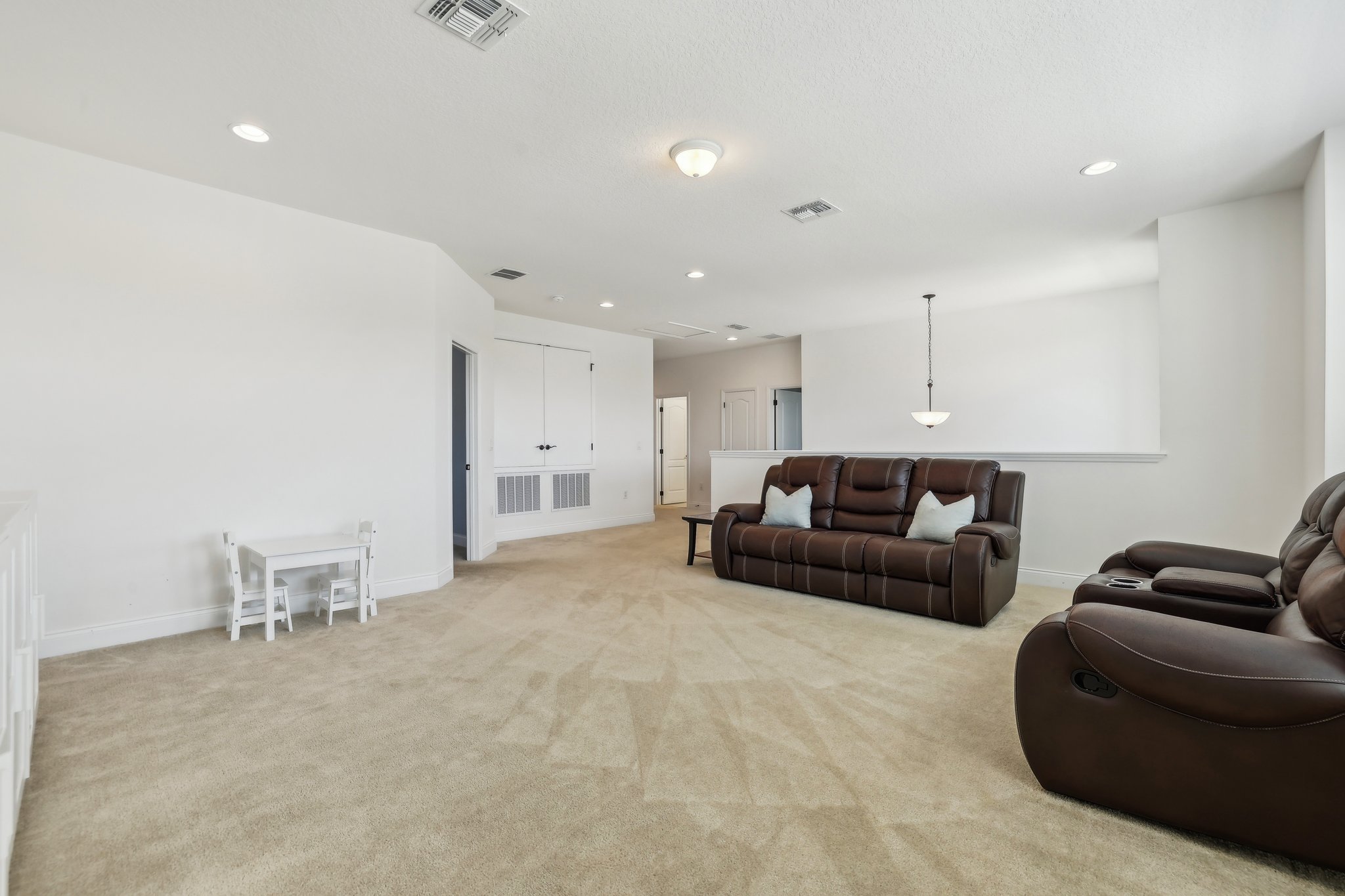 Hickory Wind Dr-0105-014.jpg