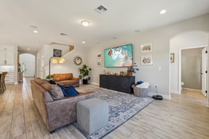 Hickory Wind Dr-0105-007.jpg