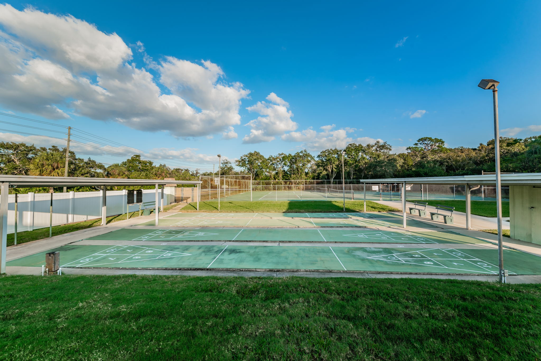 29-Green Dolphin Pool Shuffleboard and Tennis Courts