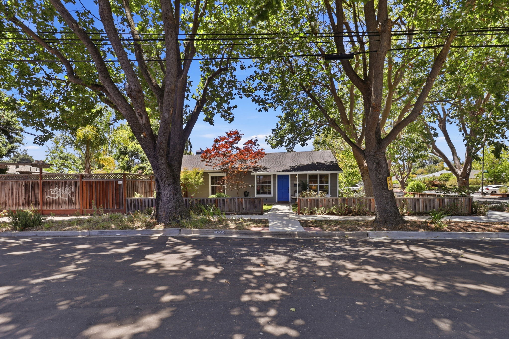 002_F8_1723 Lenolt St