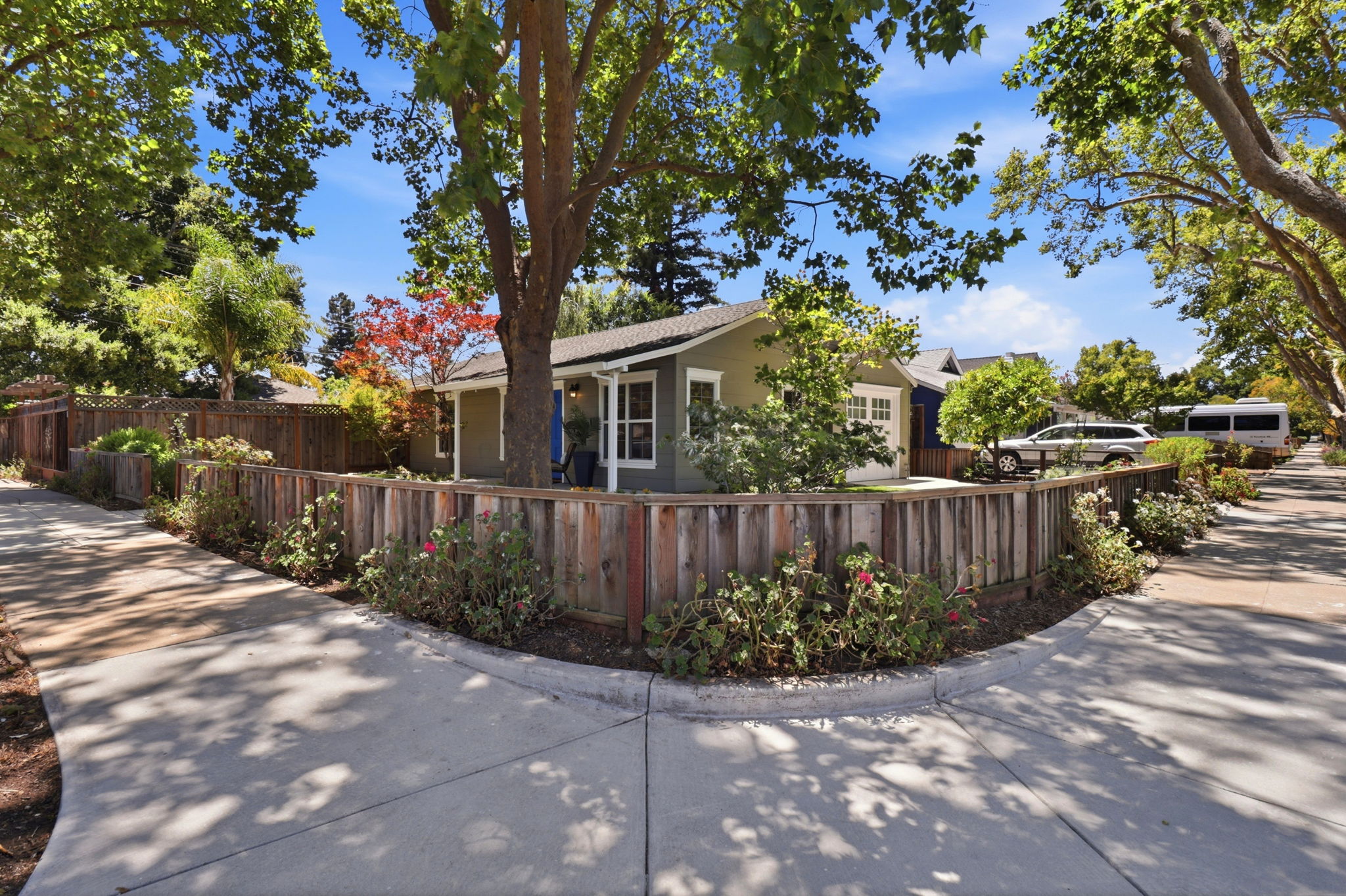 003_F8_1723 Lenolt St