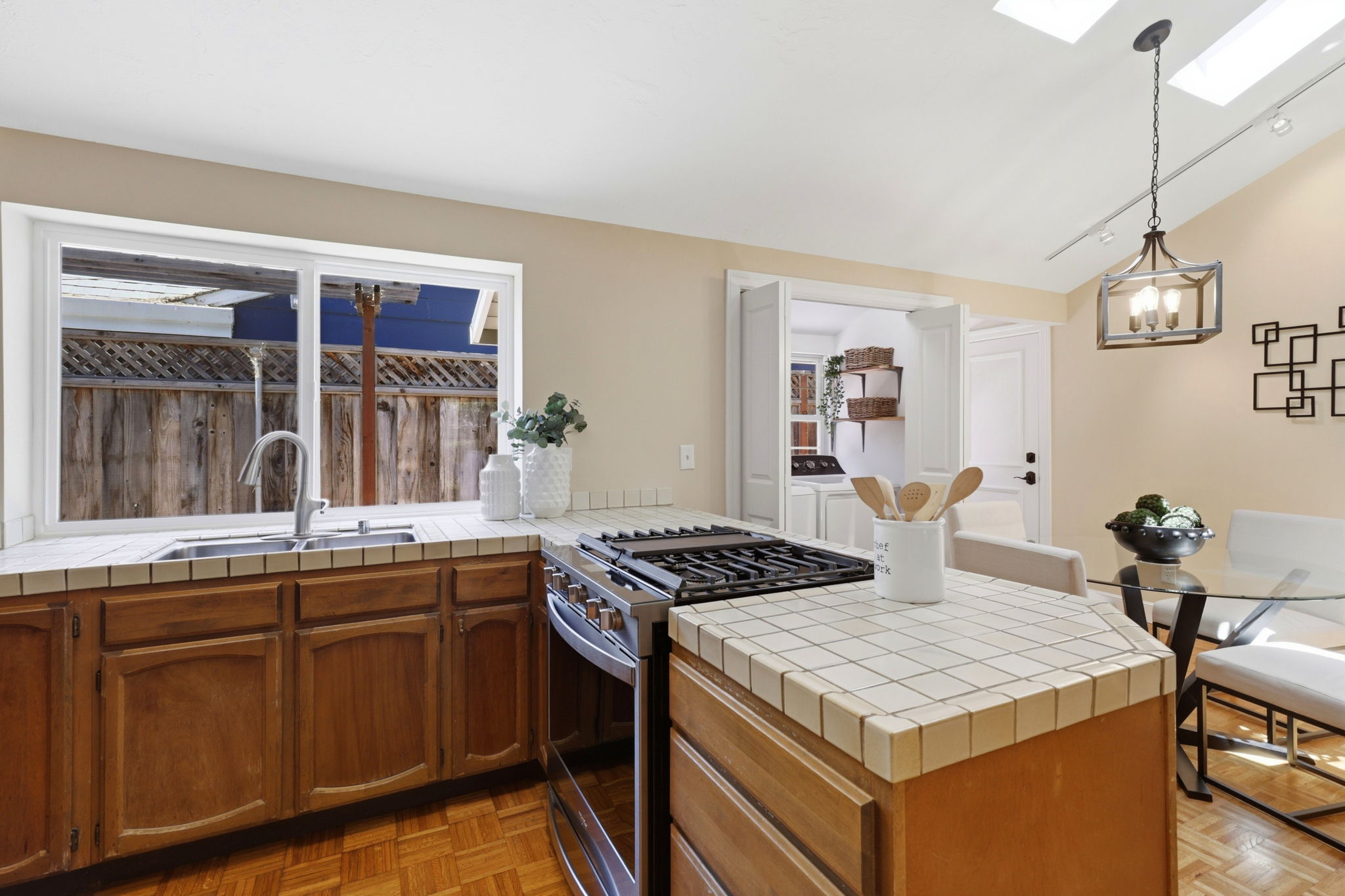 014_F8_1723 Lenolt St