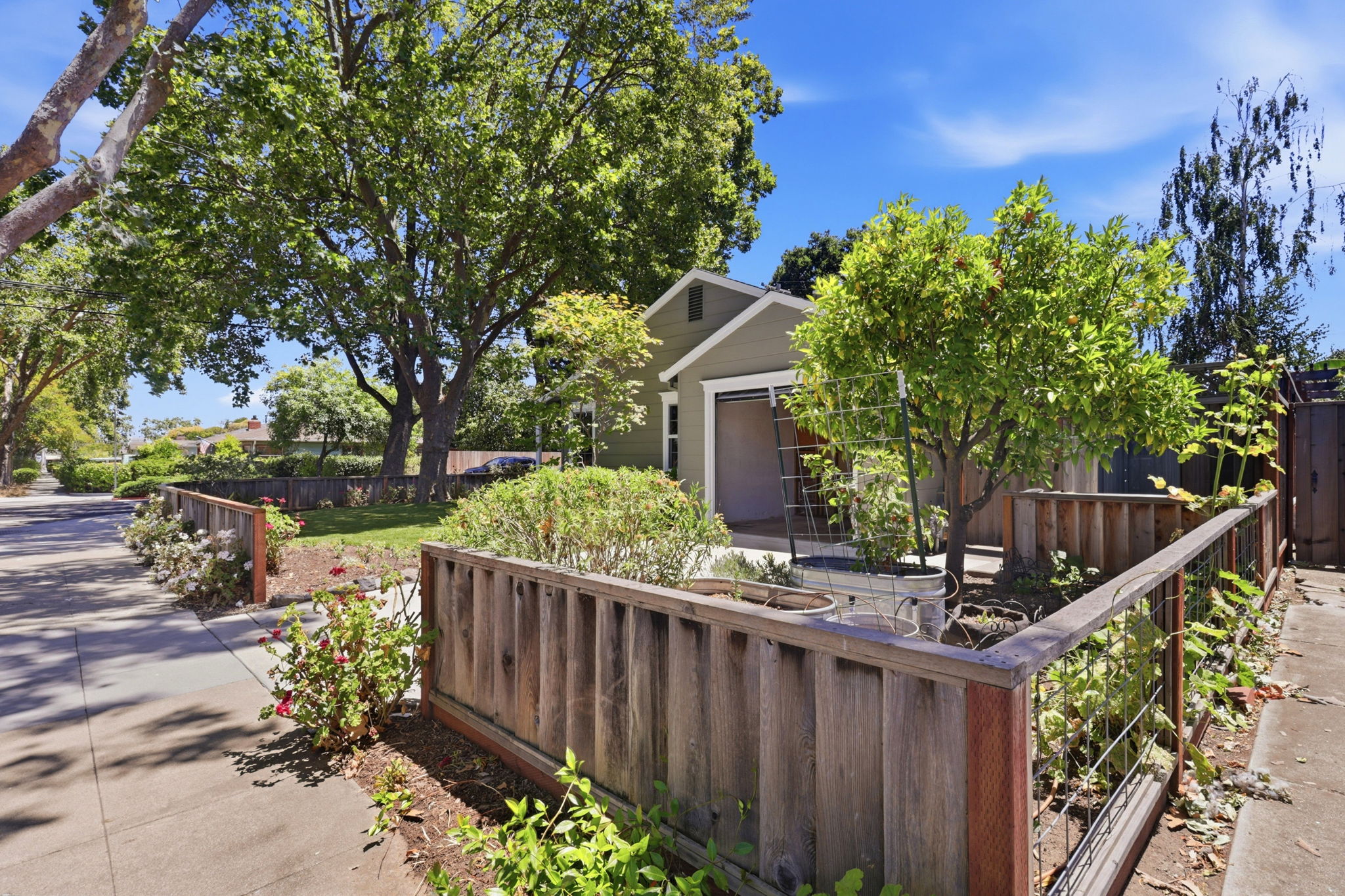 041_F8_1723 Lenolt St