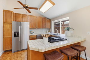 011_F8_1723 Lenolt St