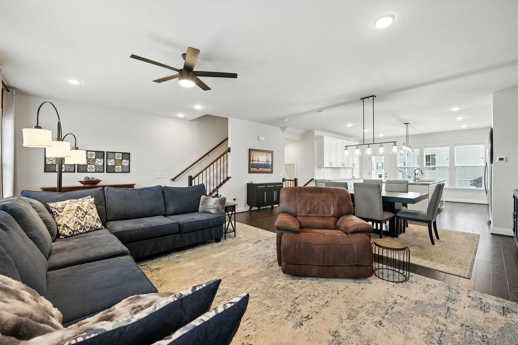 Everyone can stay in conversation