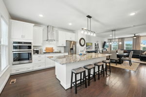 This island can seat 6 comfortably