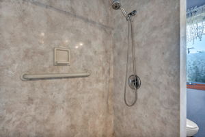  Photo 32