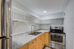 Lower unit full kitchen