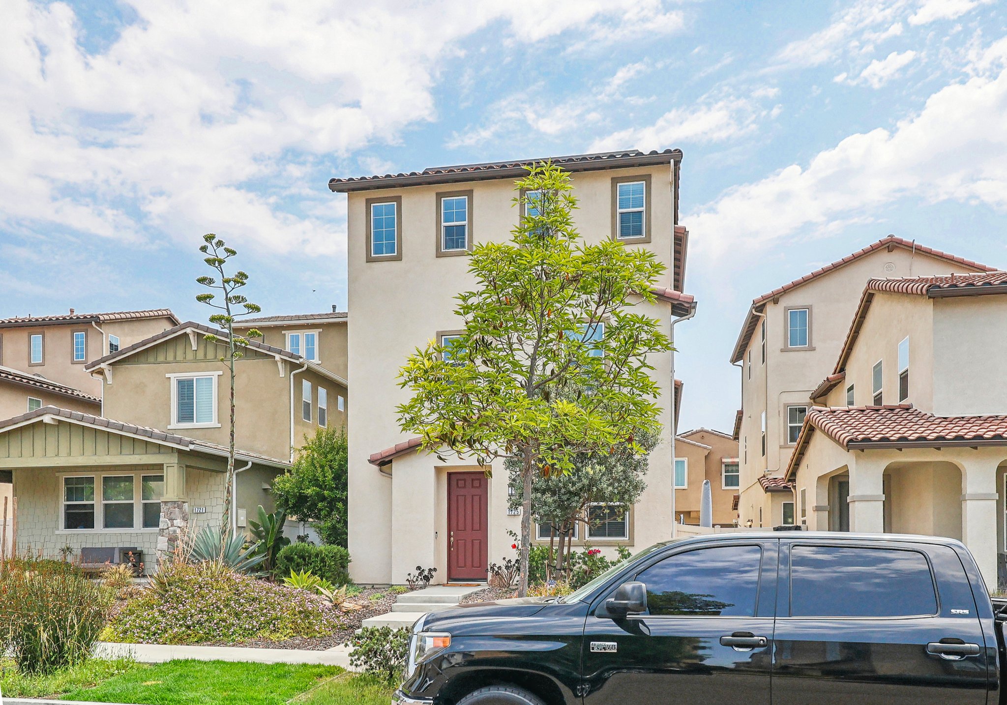 Tuckers Grove Ave-003.jpg