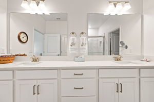 Primary Bathroom1c