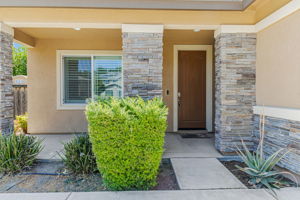 003_1726 Hummingbird Way  Tracy
