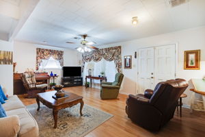  Photo 0