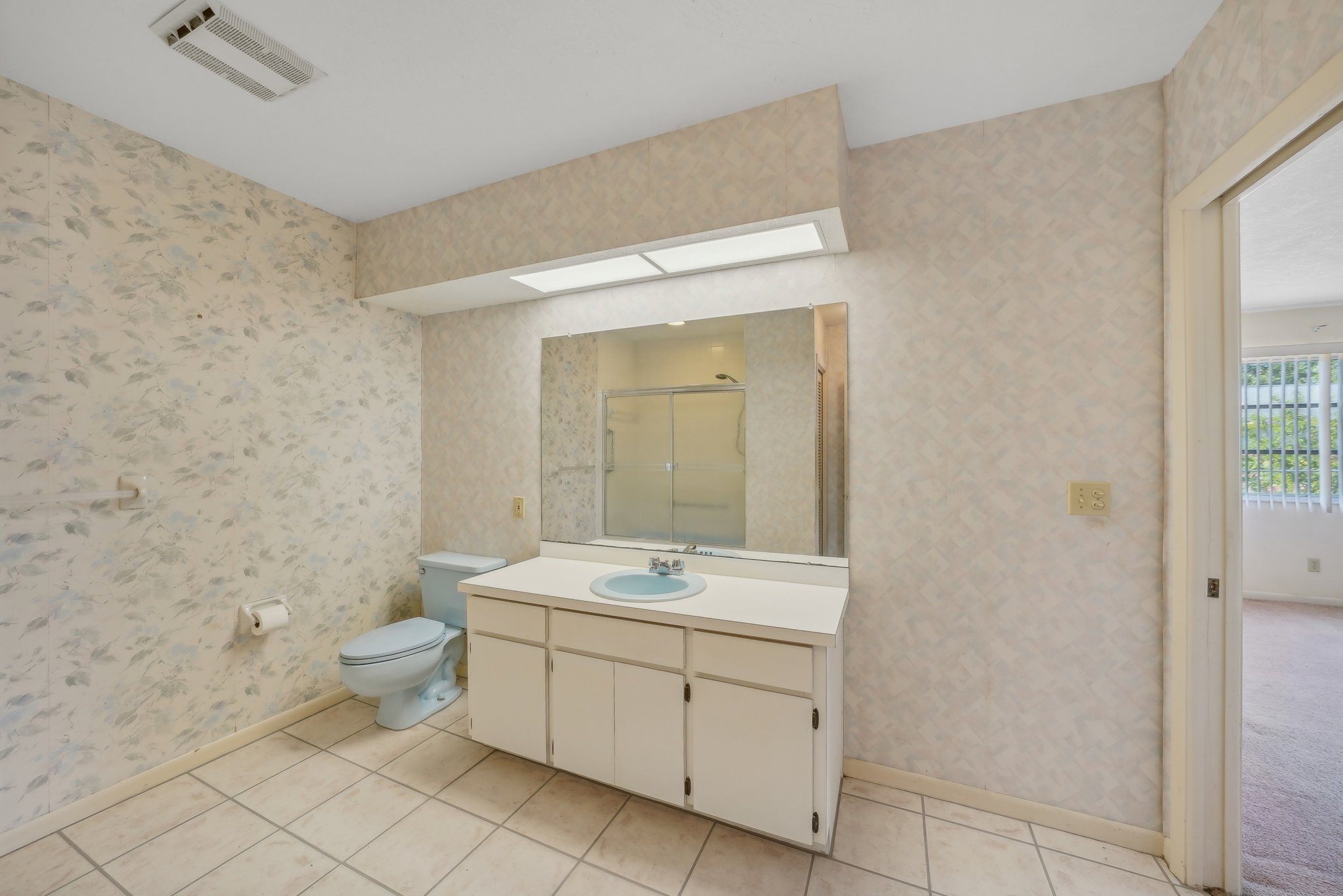 In-Law Suite Bathroom - Ashton Abbey Rd-034.jpg