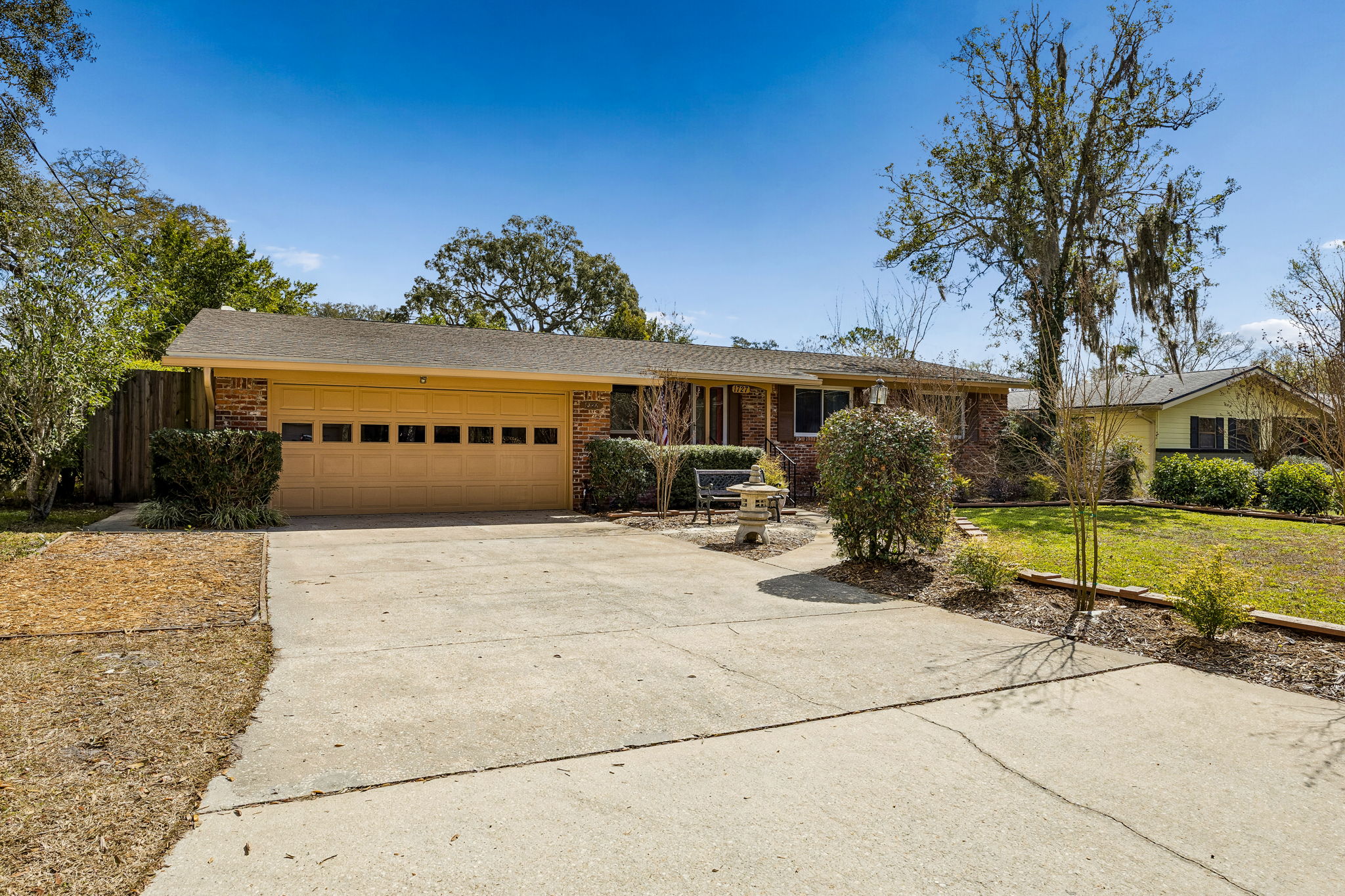 Welcome to 1727 Whitman St