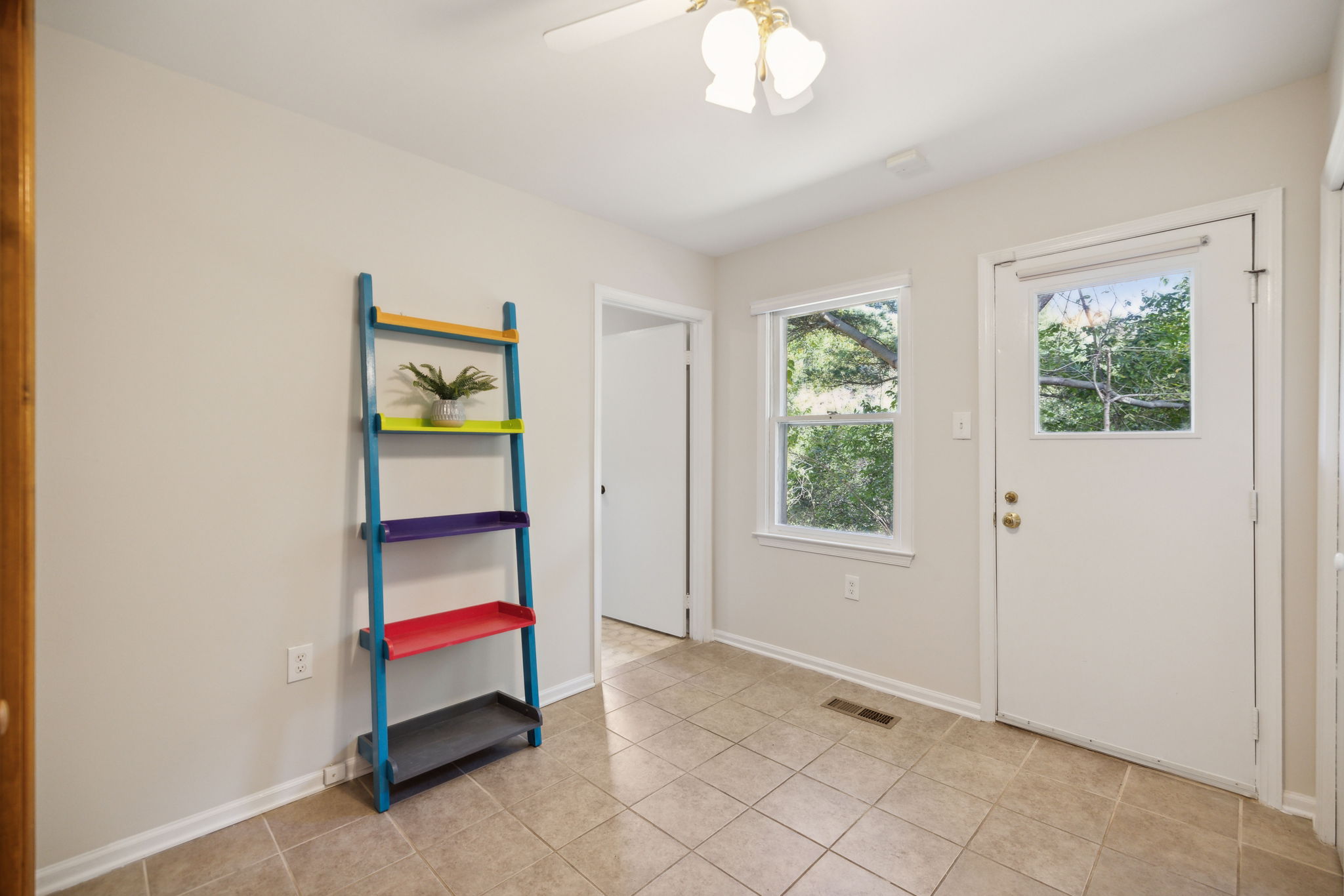 Mud Room, walk out to deck