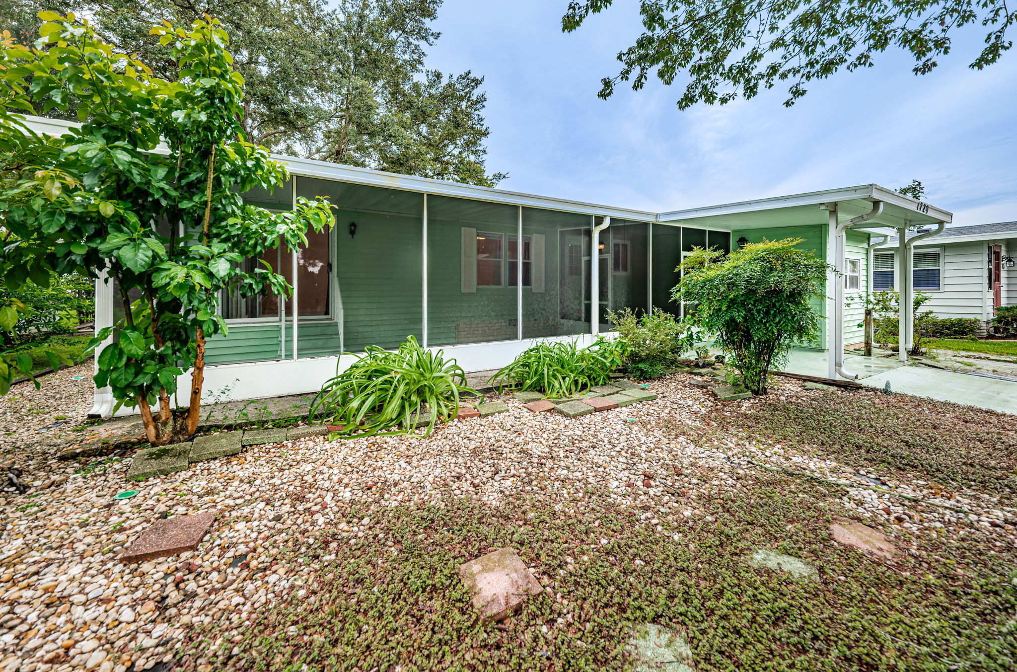 Front Exterior3-3
