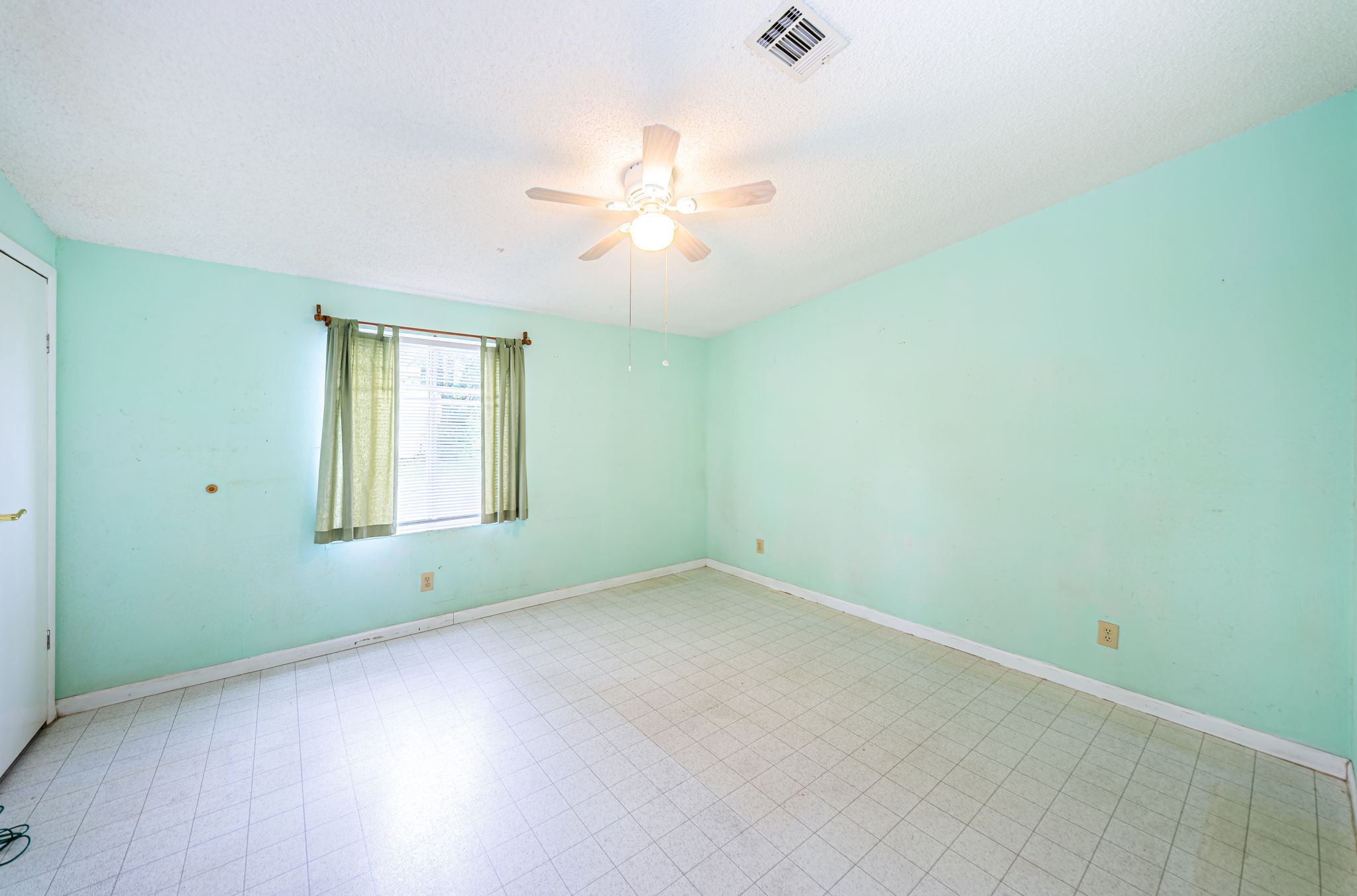 Guest Bedroom2a-3