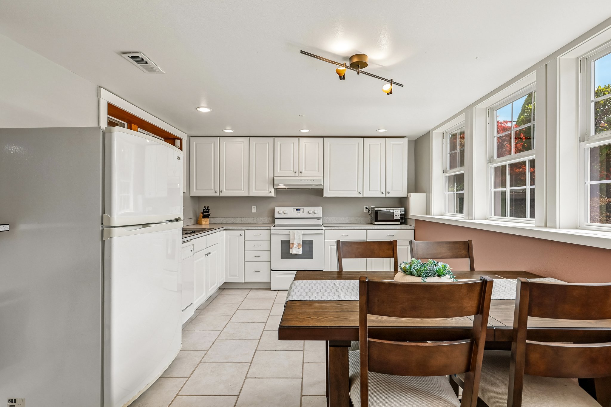 Lake View Blvd-S2404-009.jpg