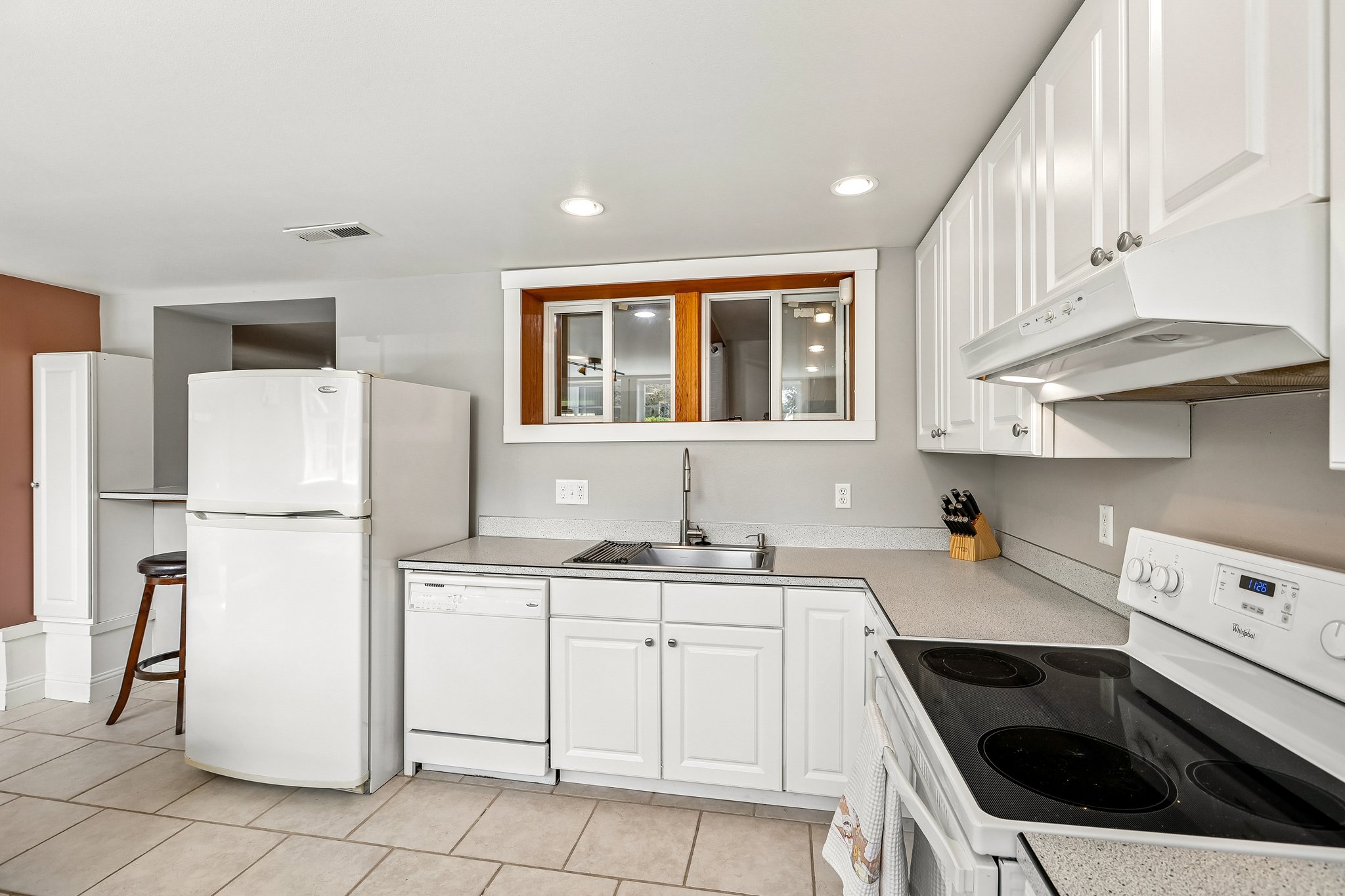 Lake View Blvd-S2404-011.jpg