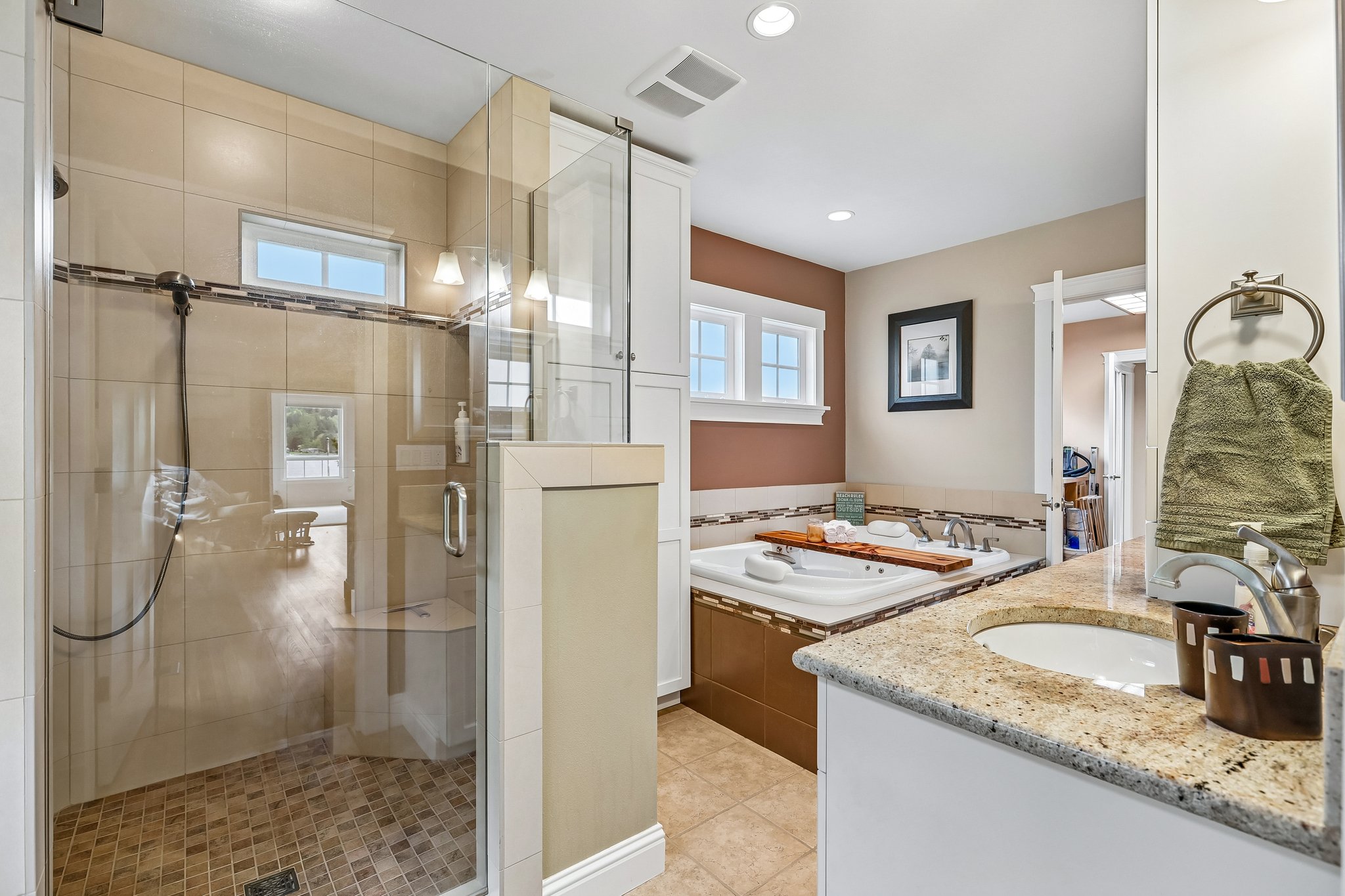 Lake View Blvd-S2404-029.jpg