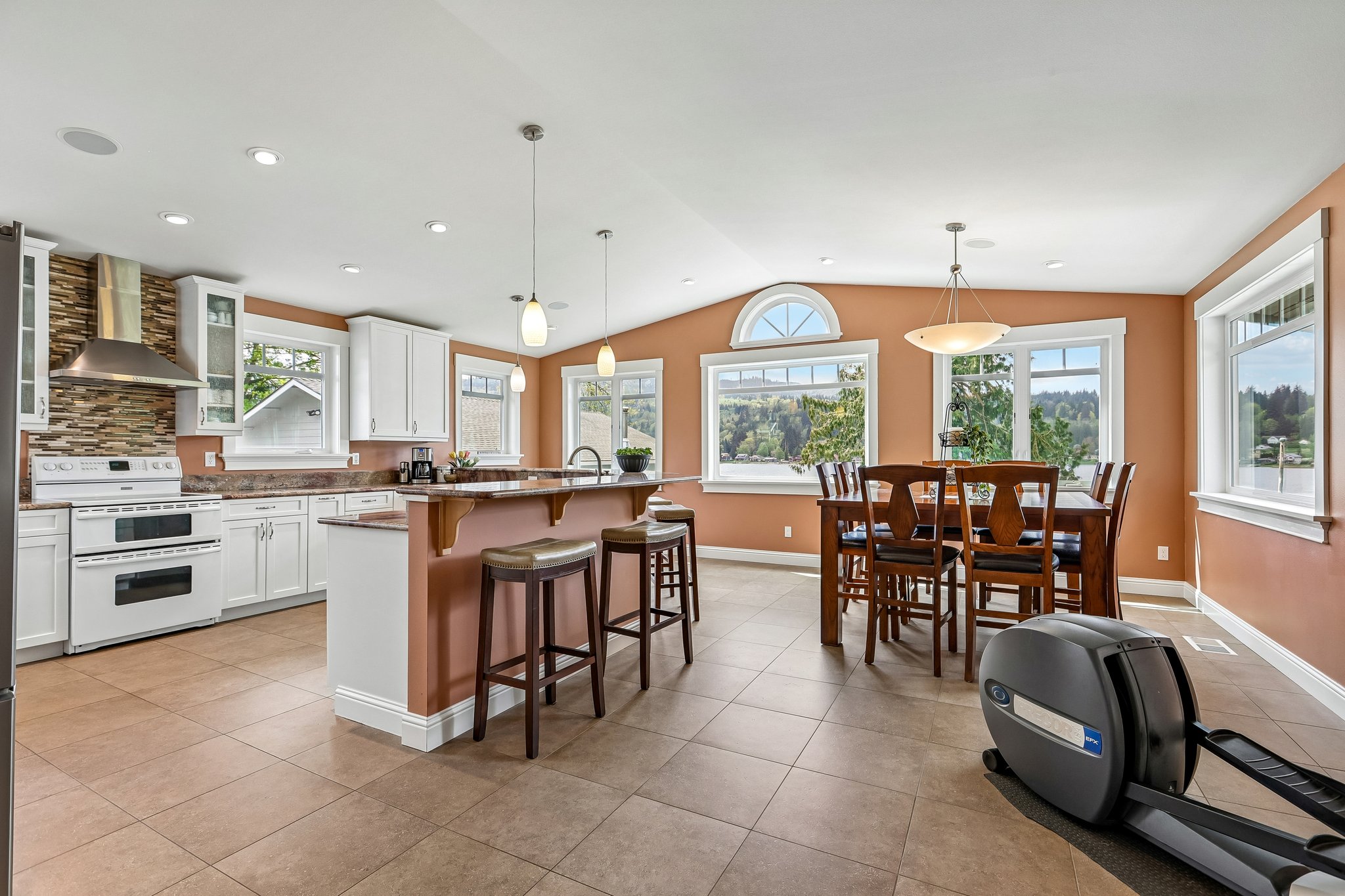 Lake View Blvd-S2404-053.jpg