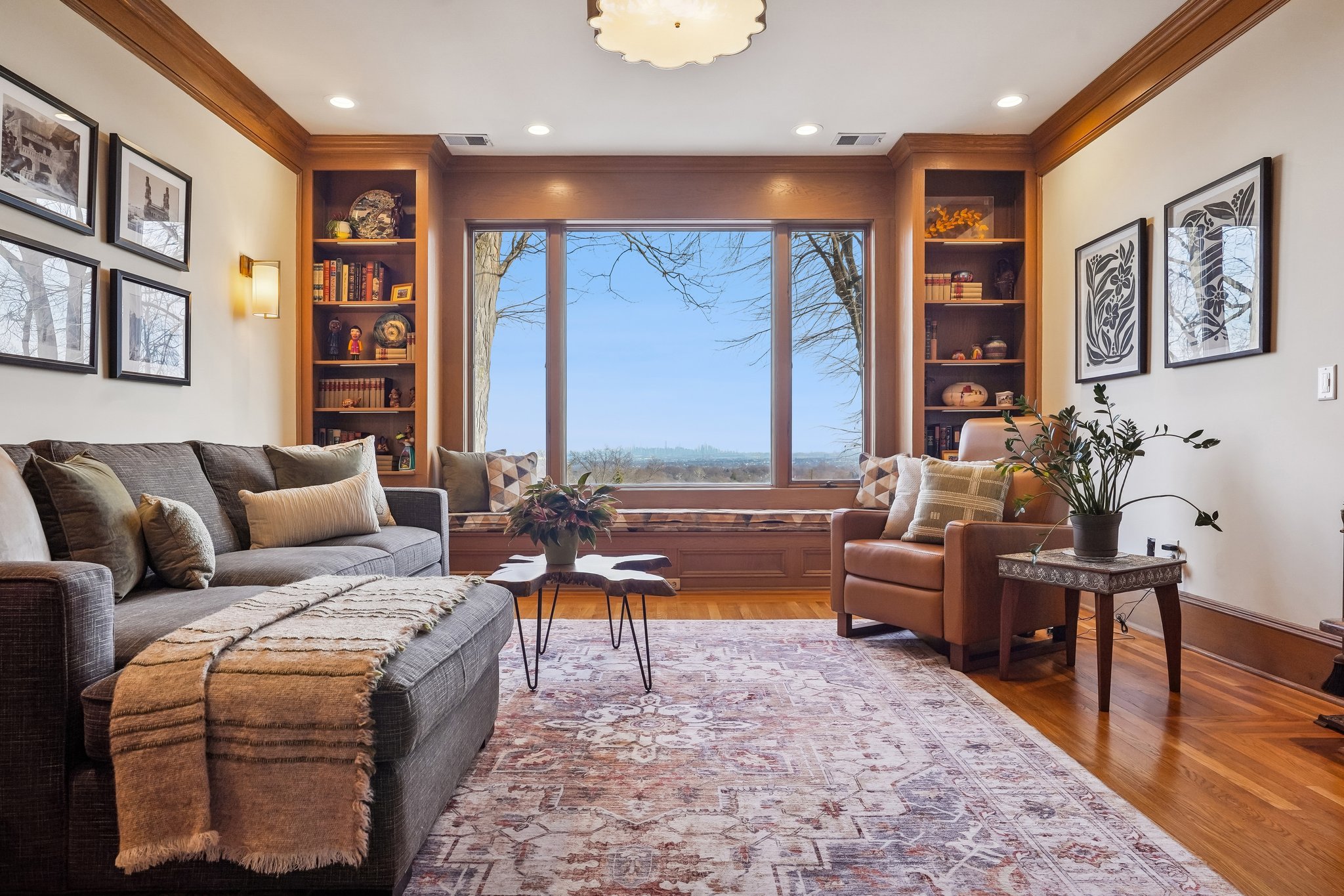 2nd floorFamily Room with stunning views of NYC