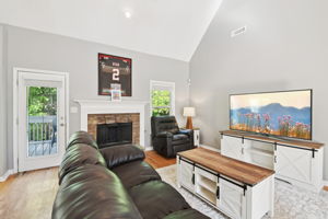 Freeman Forest Dr-L2109-009