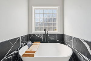Freeman Forest Dr-L2109-021