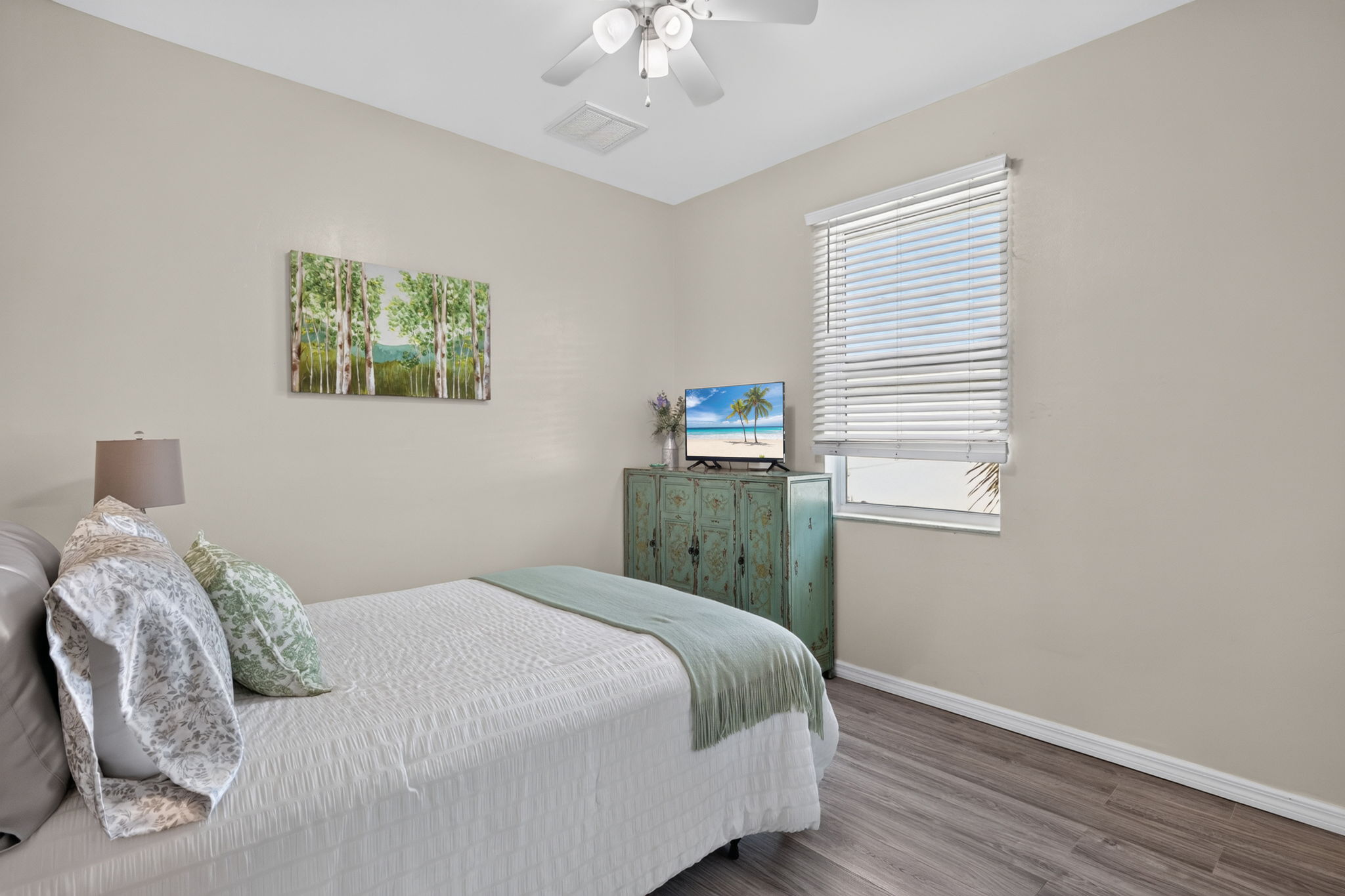 Guest Bedroom 2 -1 of 2