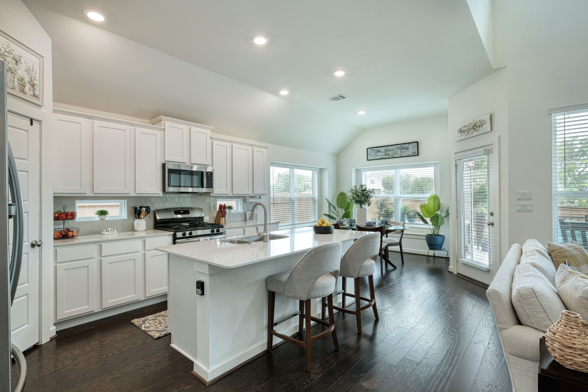 Kitchen/Breakfast Bar