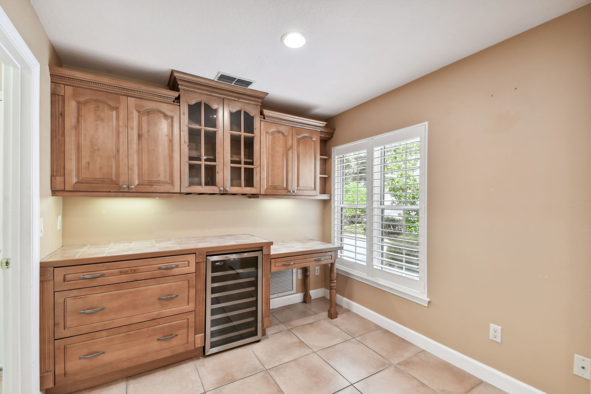 Wine Bar and Desk in Kitchen