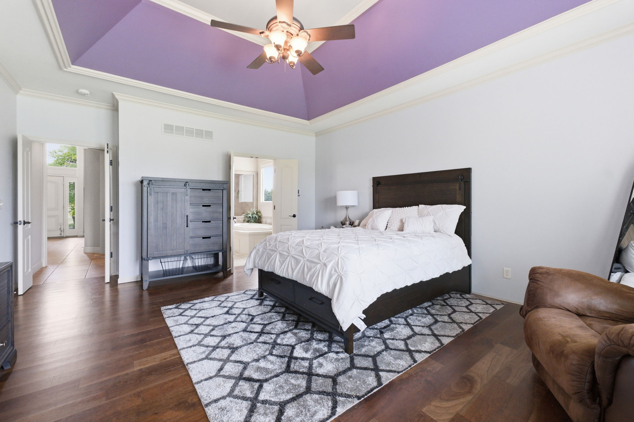 27 Primary Bedroom 02