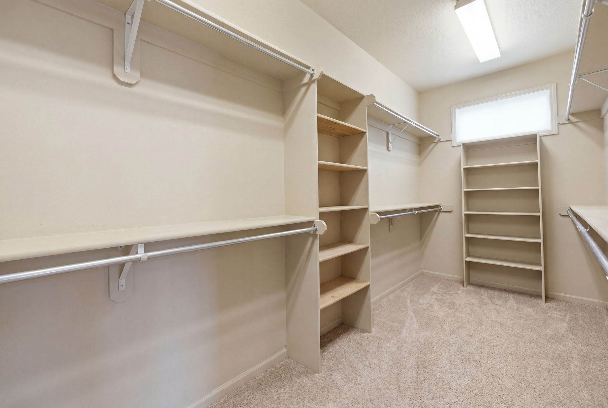 30 Primary Walk-In Closet 01