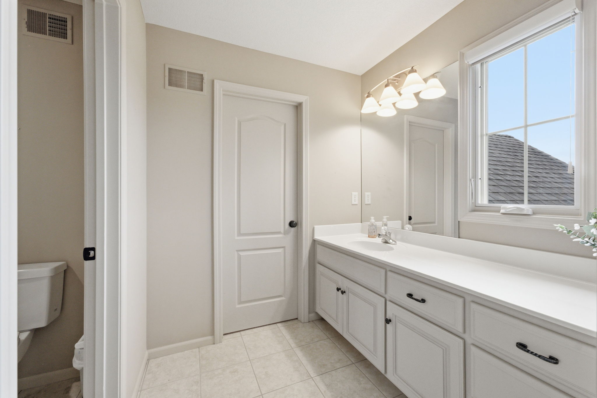 32 Bathroom 3 01