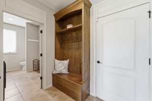 23 Mudroom 01