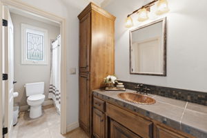 25 Bathroom 2 01