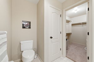38 Bathroom 3 04