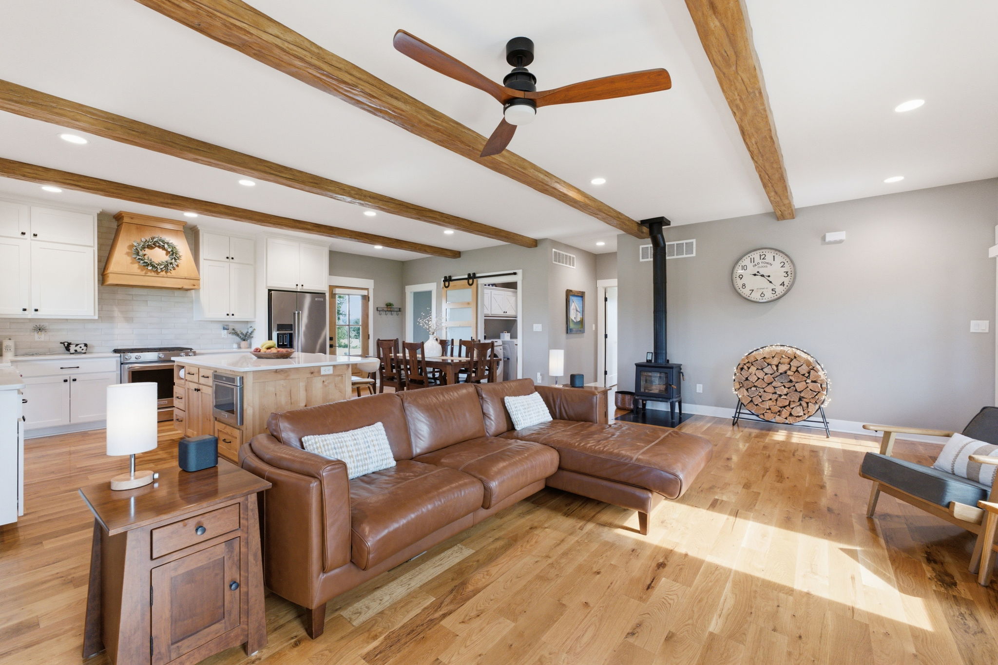 19 - Living Room 04