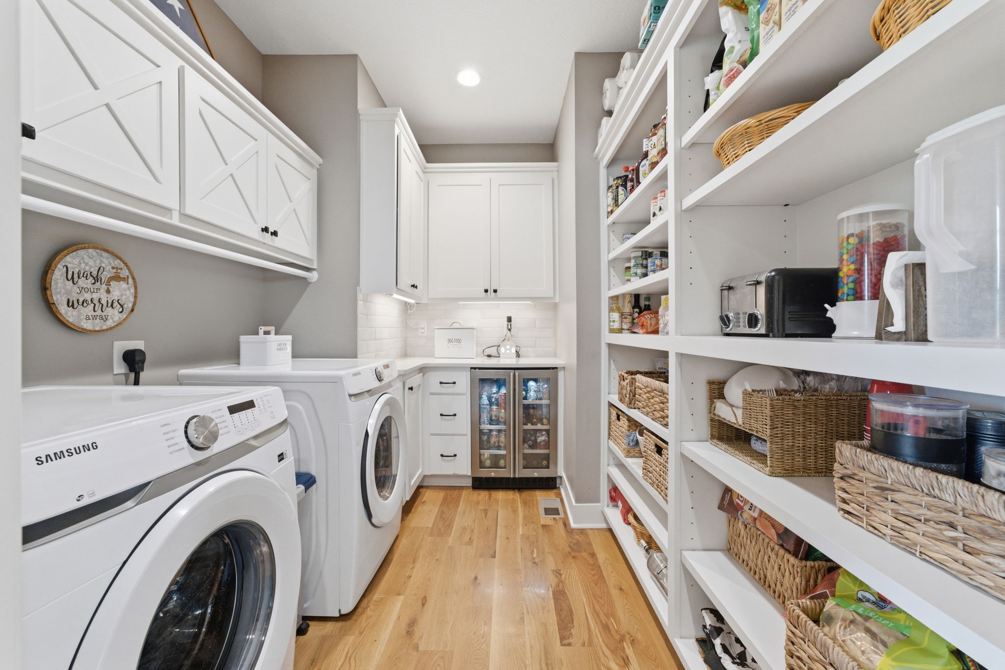 27 - Laundry Pantry 01