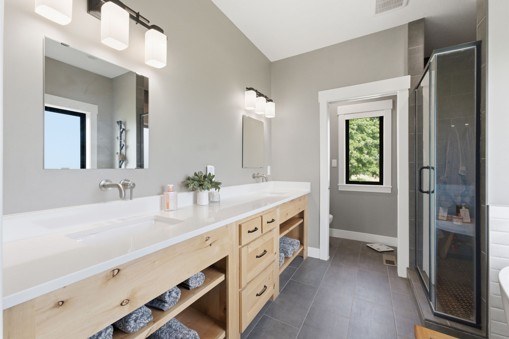 33 - Primary Bathroom 02