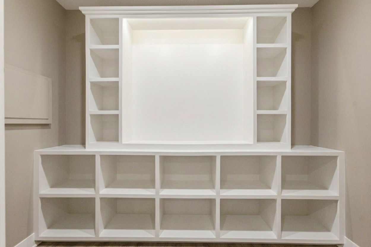 40 - Lower Level Office Closet 01
