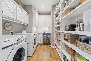 27 - Laundry Pantry 01