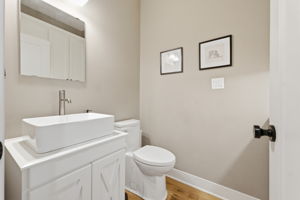28 - Half Bath 01