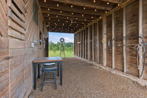 46 - Barn Interior 01