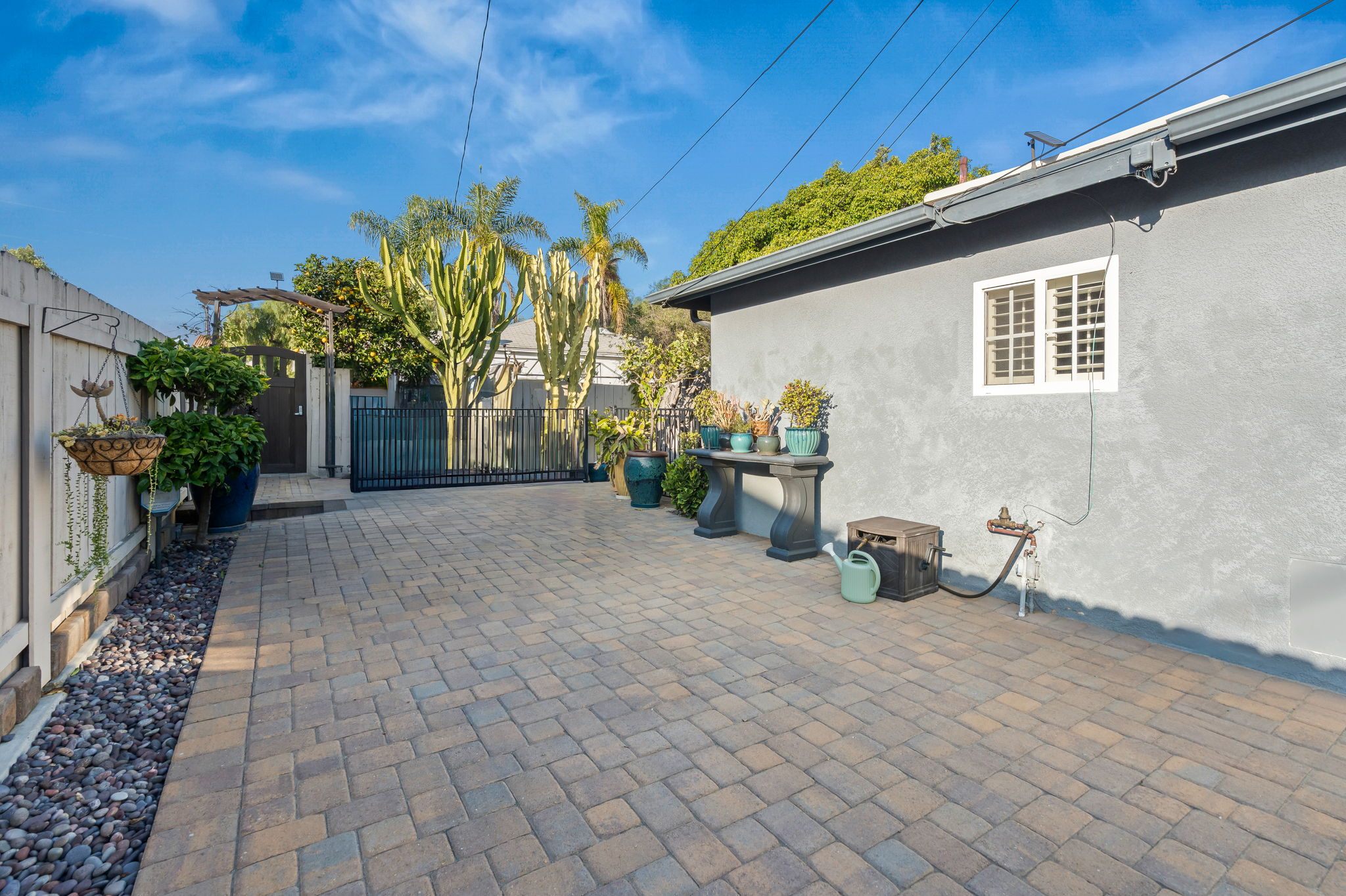 1733 Hornblend St-42