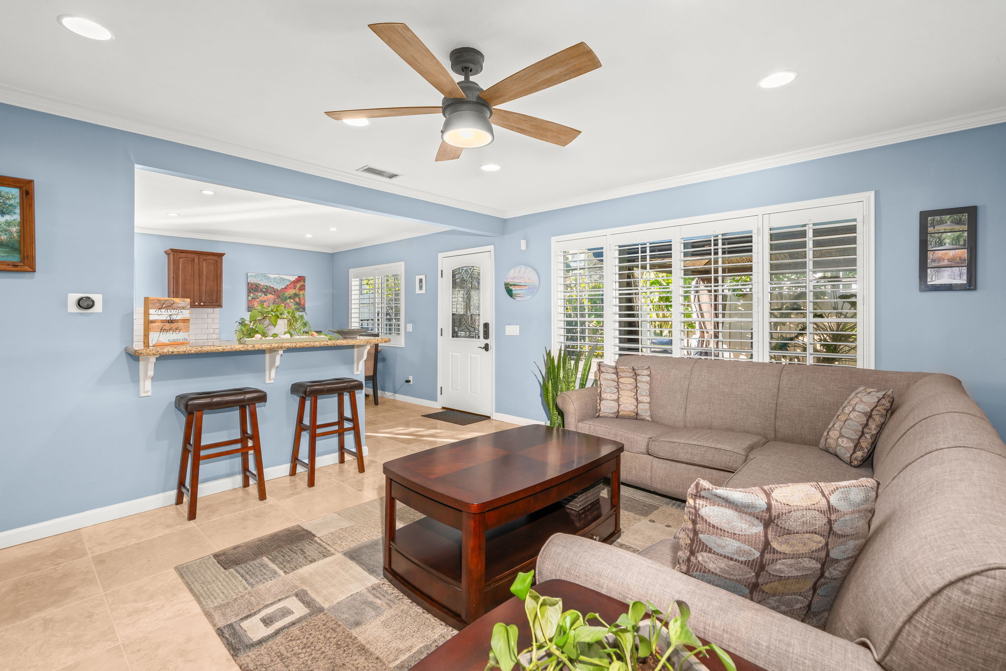 1733 Hornblend St-17