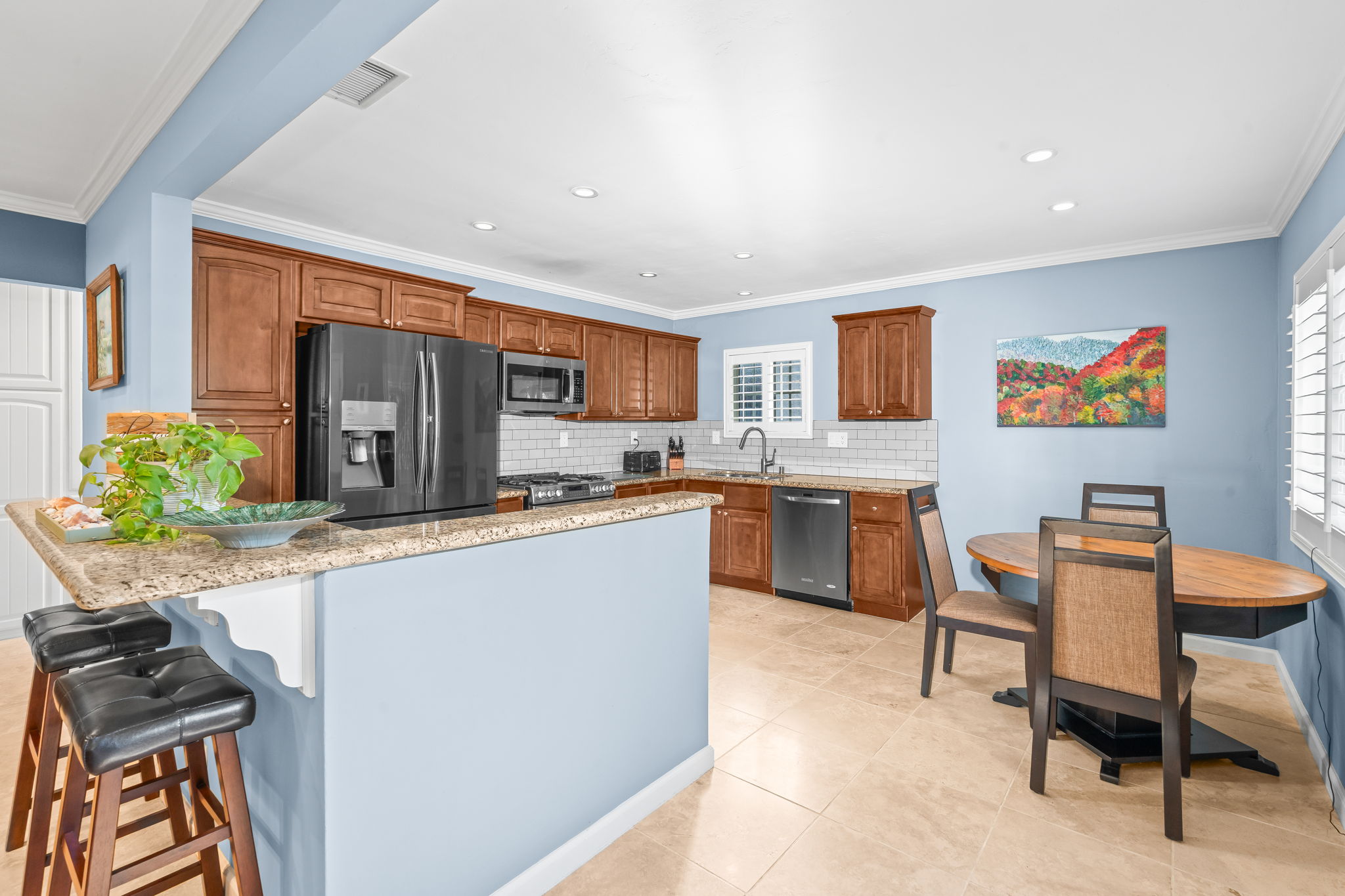 1733 Hornblend St-15