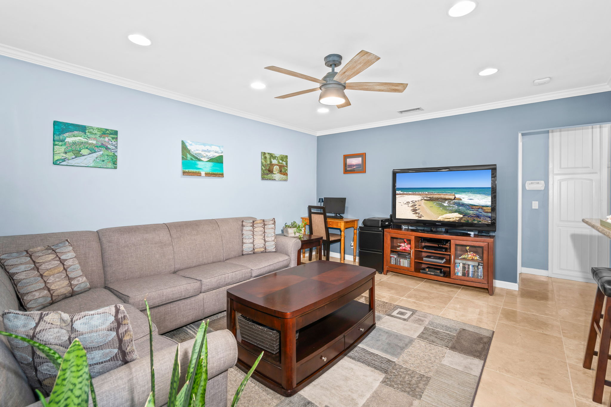 1733 Hornblend St-14