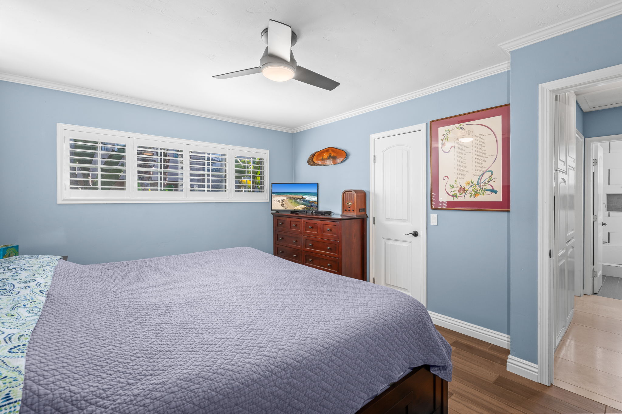 1733 Hornblend St-11